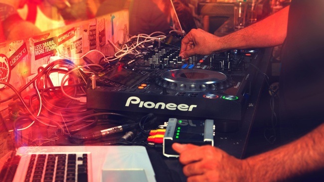 DJ SET & LIVE MUSIC FUSION (SHOW)