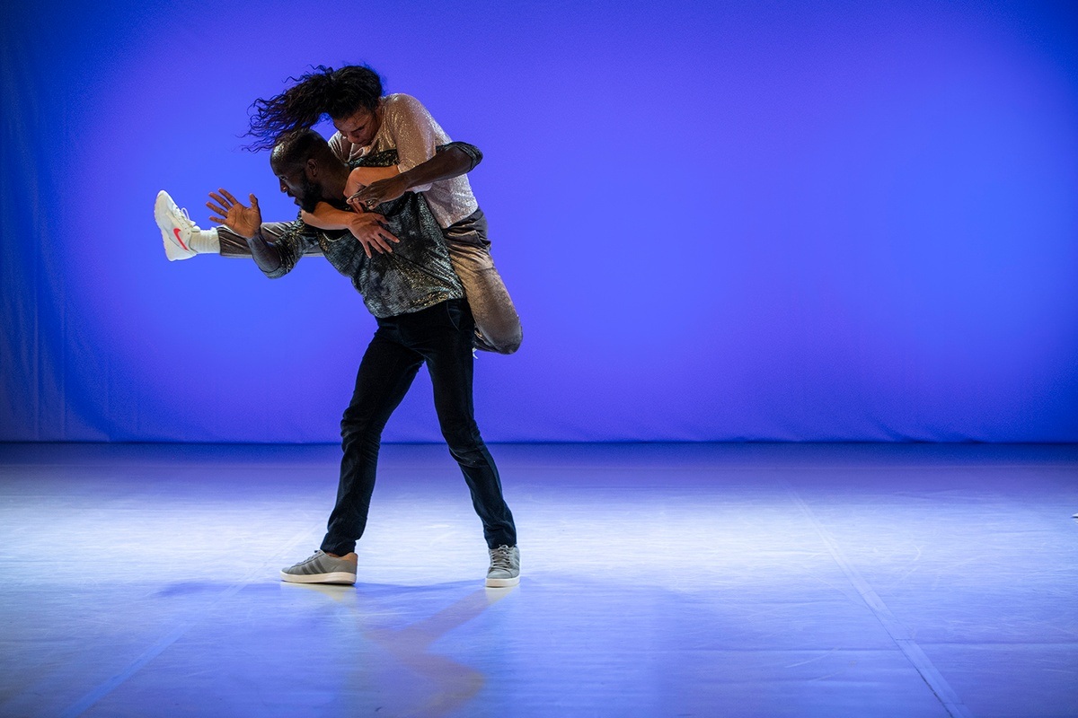 UM WIEDER ANZUFANGEN