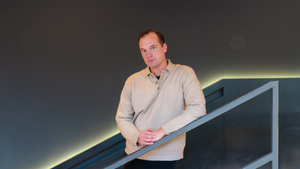 Aus Ruinen: Mit Charly Hübner