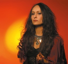 Natascha Osterkorn: Der lange Weg. Lieder und Romanzen der Sinti und Roma