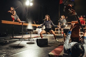 Miet Warlop / NTGent – One Song. Histoire(s) du Théâtre IV