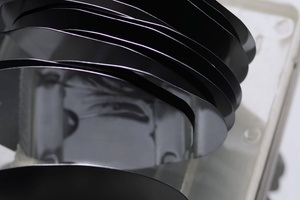 REVERSED DANCES: The Weight of the Smartphone – Dancing Between Capitalism and Intimacy