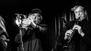 Vegn paradoksn fun tsayt