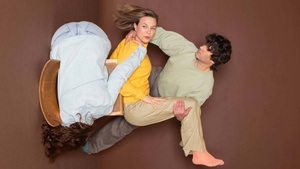 AUFRECHT IN DIE SCHRÄGLAGE