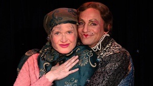 Märchen im Glaspalast mit dem Hexenberg Ensemble: Aschenbrödel & Der gestiefelte Kater