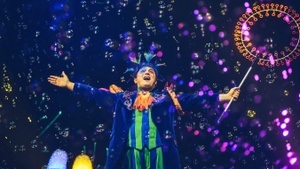 “B“ - Underwater Bubble Show