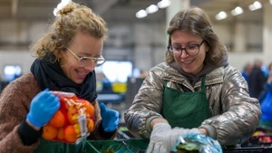 Lebensmittel retten bei der Berliner Tafel