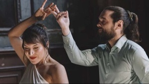 Salsa im Spiegelsaal