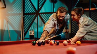 Berlin Singles Billard-Hangout | Zeya: 6 kuratierte Singles 🎱 Locker & spielerisch