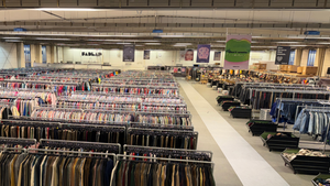 BERLIN’S TRASH SHOW - VINTAGE KILO SALE / THRIFT & FLEA MARKET (14€/KG) . 35.000 Vintage & Secondhand Pieces