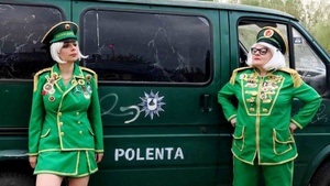 Der 228. Blaue Montag – Die wilde Mix-Show talentierter Typen und originärer Persönlichkeiten