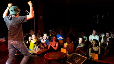 Laughs, Pizza & Shots – English Comedy Night in the Heart of Berlin!