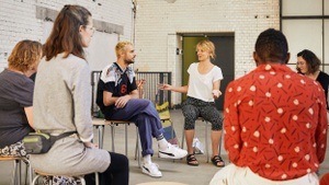 Resonanzen: Kreativworkshop für Erwachsene zur Ausstellung "Cornelia Parker. Stolen Thunder (A Storm Gathering)"