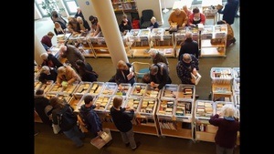 Büchertrödel in der Humboldt-Bibliothek