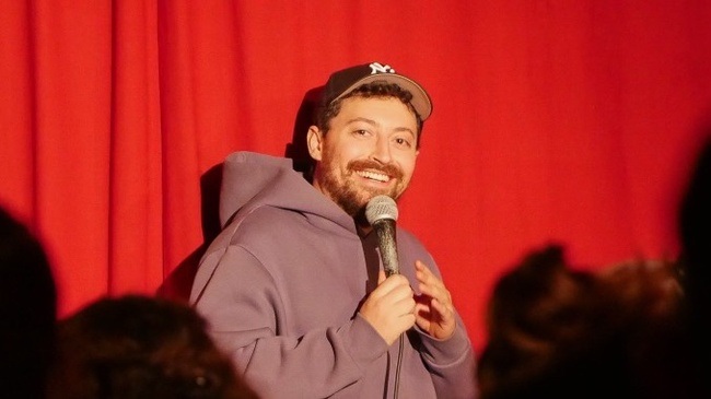 Stand Up in Kreuzberg x Wir Arbeiten Dran x 7 Comedians spielen ihre neuesten Jokes