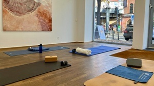 Yoga in der Galerie