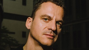 Christian Huber: "Solange ein Streichholz brennt – Lesung" live im PETER EDEL 📚