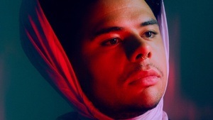 Konzert: Otis Mensah in Shepard Fairey's Ausstellung "Photo Synthesis" | Fotografiska Berlin