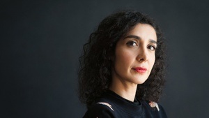 „Die stille Gewalt - Wie der Staat Frauen alleinlässt“ – mit der Autorin Asha Hedayati