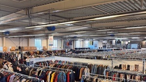 19€ per Kilo - Berlin’s Trash Show - Vintage & Secondhand Kilo Sale by FADLAP