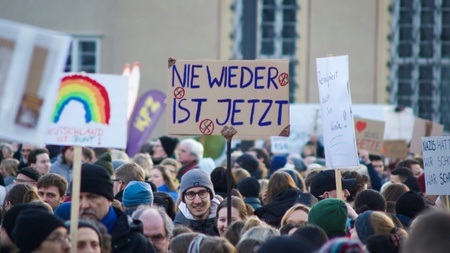 Demo für die Brandmauer