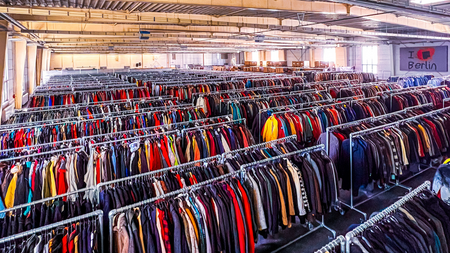 Vintage Kilo Sale Berlin I 15€/kg I Secondhand Market I Berlin’s Trash Show